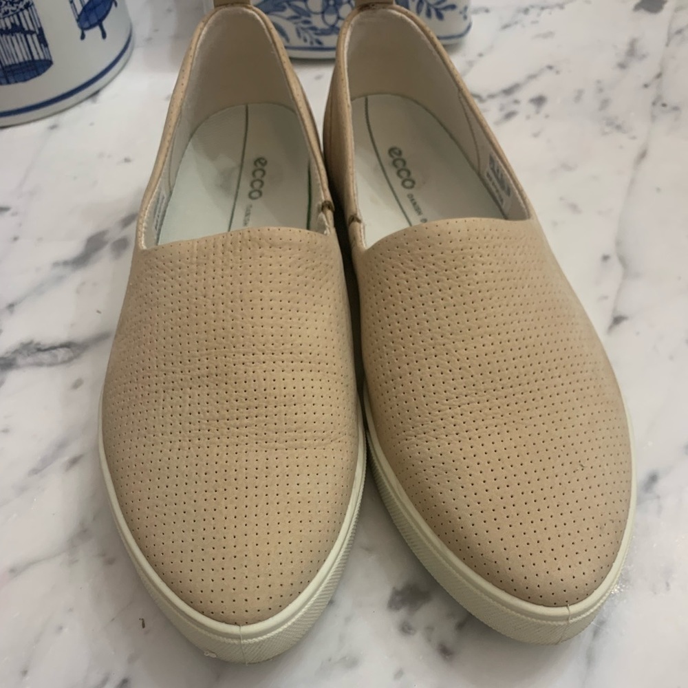 Ecco sneakers light tan worn twice size 37 runs large more like a 7 or 7.5